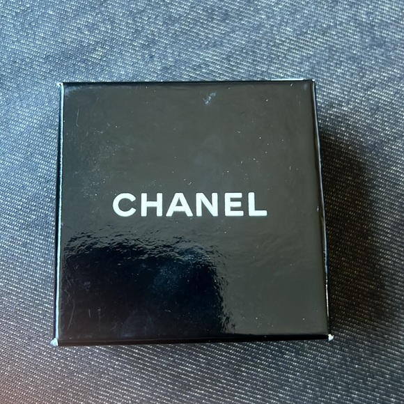 SALE!!! :) CHANEL Authentic Clip on Earrings - Picture 9 of 9